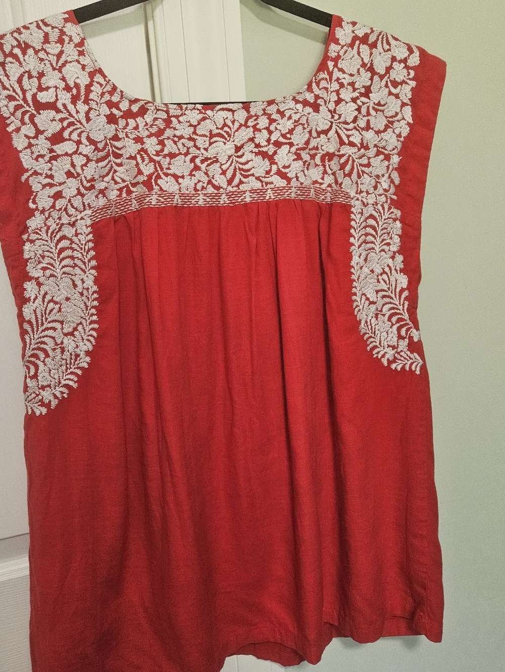 J Marie Sleeveless Red Embroidered Women’s Tunic Top - Picture 8 of 8
